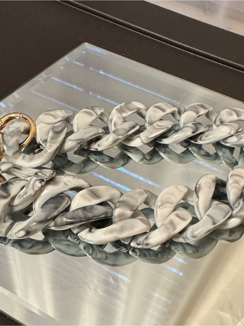 Marble-Effect Bag Chain - Picture 6 of 8